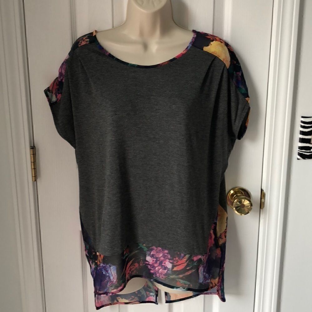 Floralย shirt